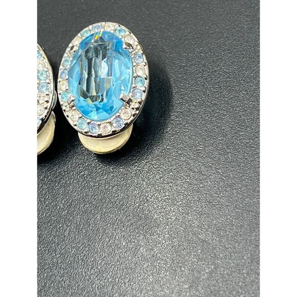 Swarovski Vintage Large Oval Blue Topaz Crystal Prong Set Halo Clip On Earrings - Picture 5 of 9